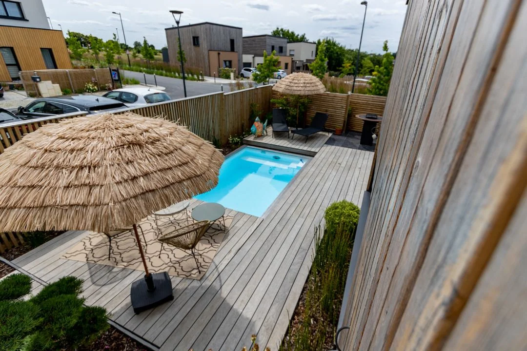 mini-piscine-exterieure Terrasse mobile piscine pratique et fonctionnelle