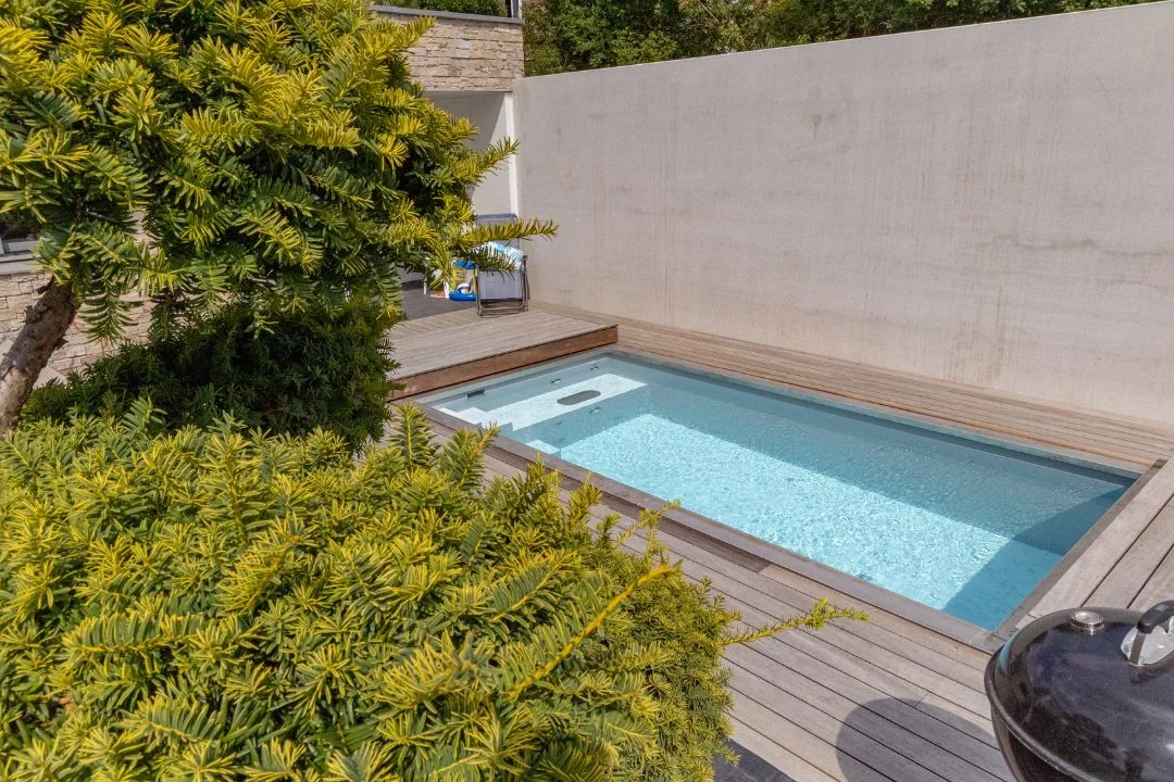 piscine-10m2-jardin Terrasse mobile piscine au design moderne