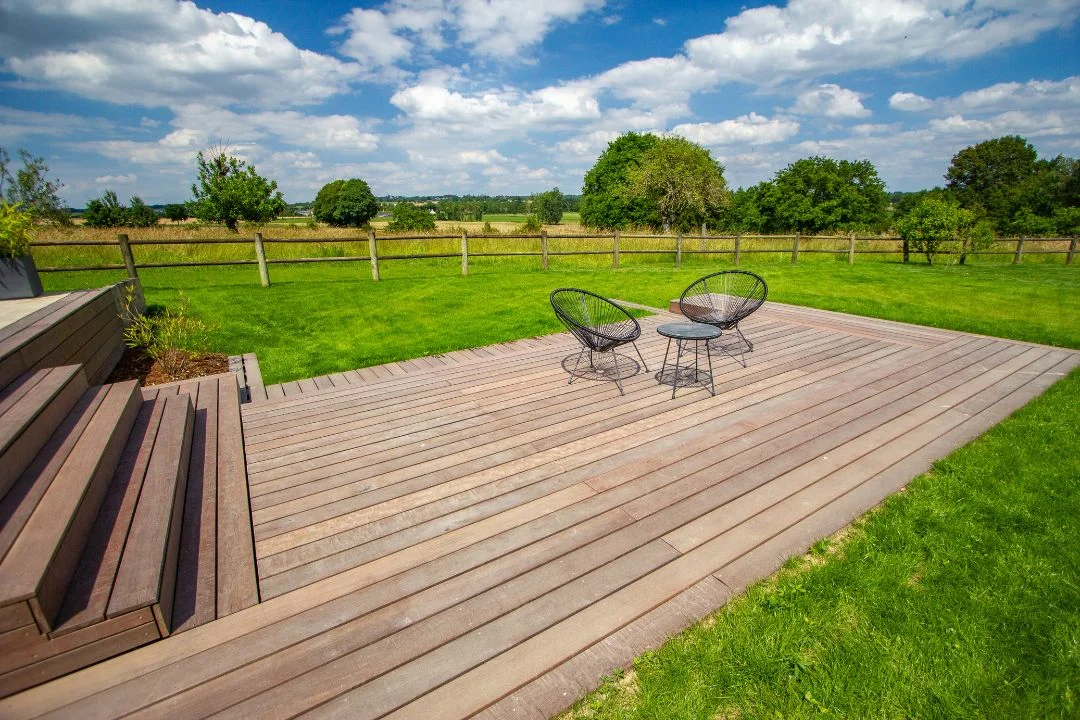 piscine-sans-permis-de-construire-bois Terrasse coulissante piscine adaptée aux zones urbaines