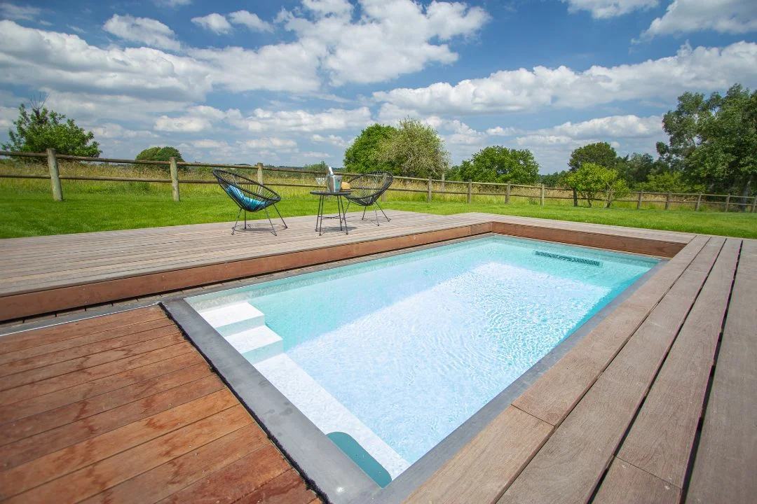 piscine-sans-permis-de-construire-jardin Terrasse coulissante piscine adaptée aux zones urbaines